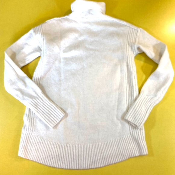 Awesome White Gap XS Long sleeve turtle neck sweater - Picture 8 of 9